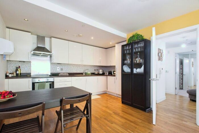 2 Bedroom Flat For Sale In Love Lane, London, SE18