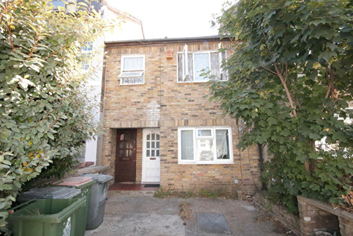 1 Bedroom Flat For Sale In Plaistow, E13
