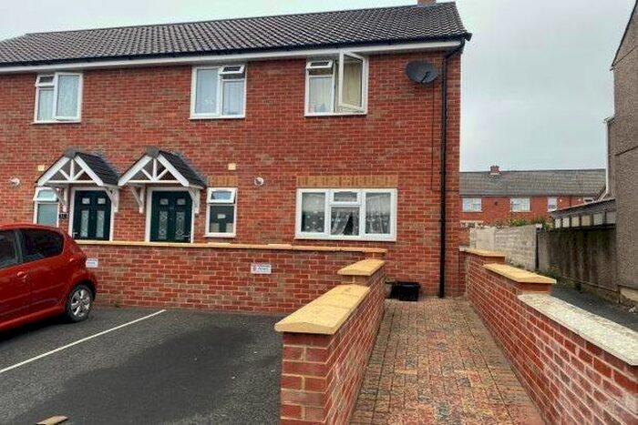 3 Bedroom End Of Terrace House To Rent In Caulfield Road, Swindon, SN2