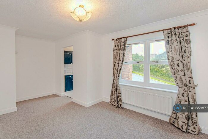 1 Bedroom Flat To Rent In Anvil Court, Dursley, GL11