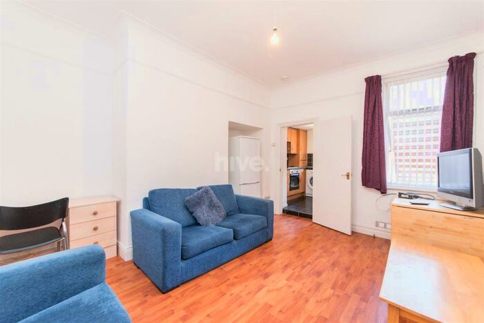 2 Bedroom Flat To Rent In Dinsdale Road, Sandyford, Newcastle Upon Tyne, NE2