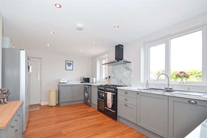 3 Bedroom Detached House For Sale In Fairfield Gardens, Ossett, WF5