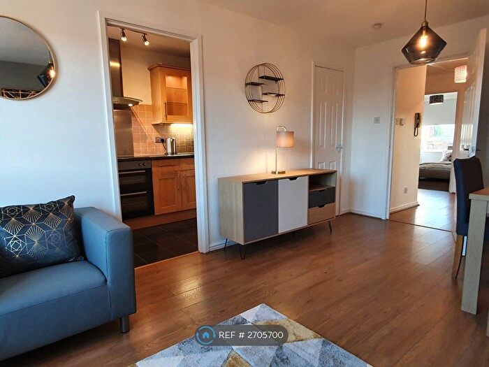 2 Bedroom Flat To Rent In Milnpark Gardens, Glasgow, G41