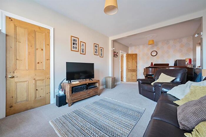 4 Bedroom Detached House For Sale In Peppard Road, Sonning Common, Reading, RG4