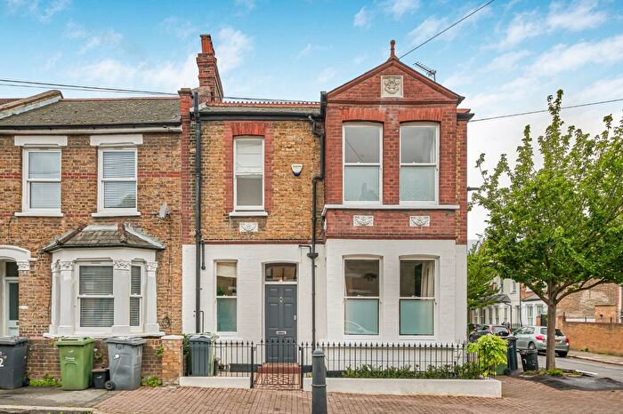 3 Bedroom End Of Terrace House For Sale In Strathleven Road, London, SW2