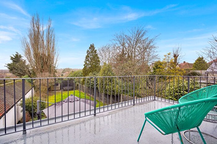 4 Bedroom Detached House For Sale In Eversley Park Road, London, N21