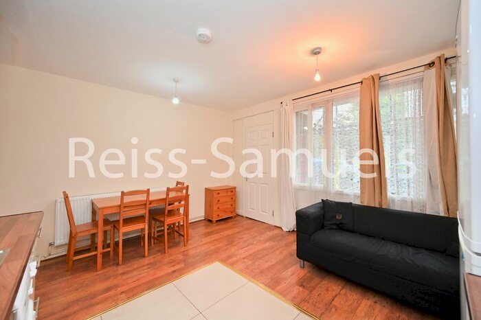 4 Bedroom Terraced House To Rent In Forsyth Gardens, Kennington, Southwark, London, SE17