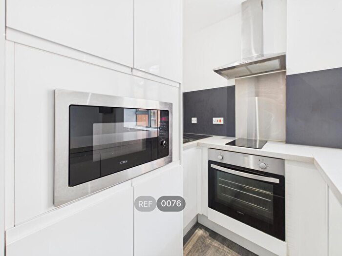 2 Bedroom Flat To Rent In Centre Court, Paragon Street, HU1