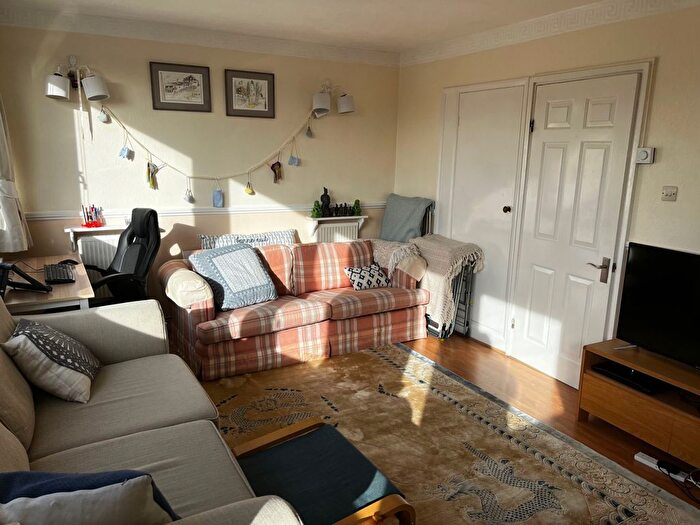 3 Bedroom Maisonette To Rent In Tawny Way, London, SE16