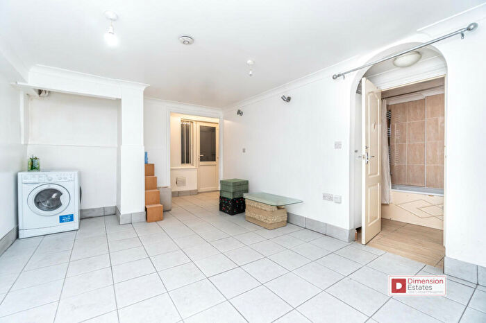 2 Bedroom Flat To Rent In Moresby Road, Upper Clapton, Hackney, E5