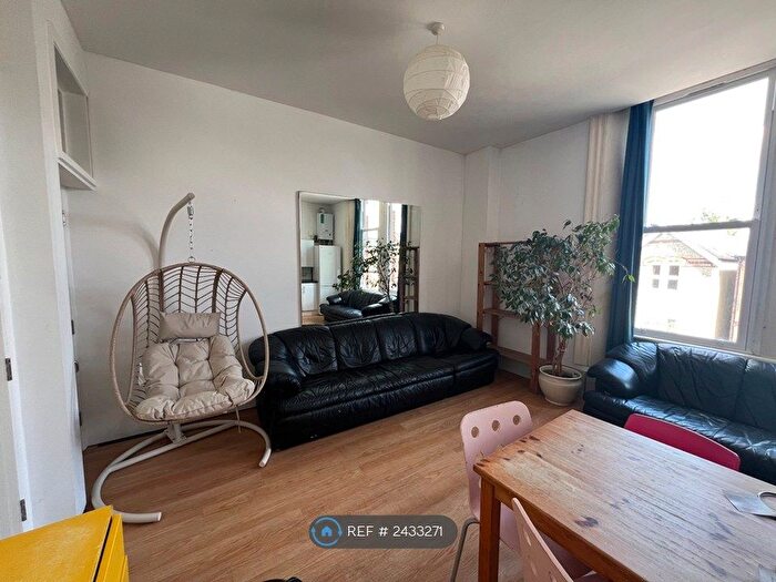 5 Bedroom Flat To Rent In The Kelly Arms, Kingston Upon Thames, KT1