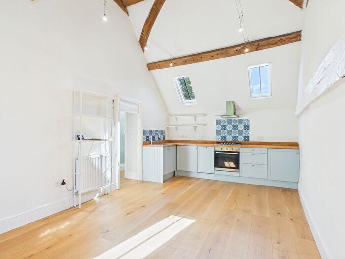 2 Bedroom Flat For Sale In Swan Street, Kingsclere, RG20