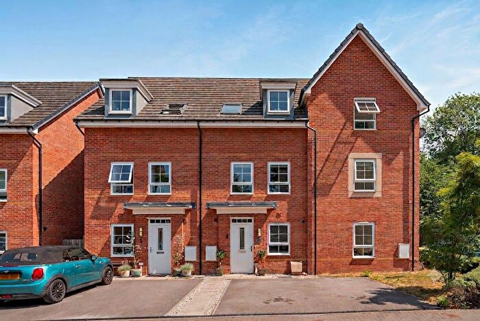 3 Bedroom Town House For Sale In Minett Court, Methley, Leeds, West Yorkshire, LS26