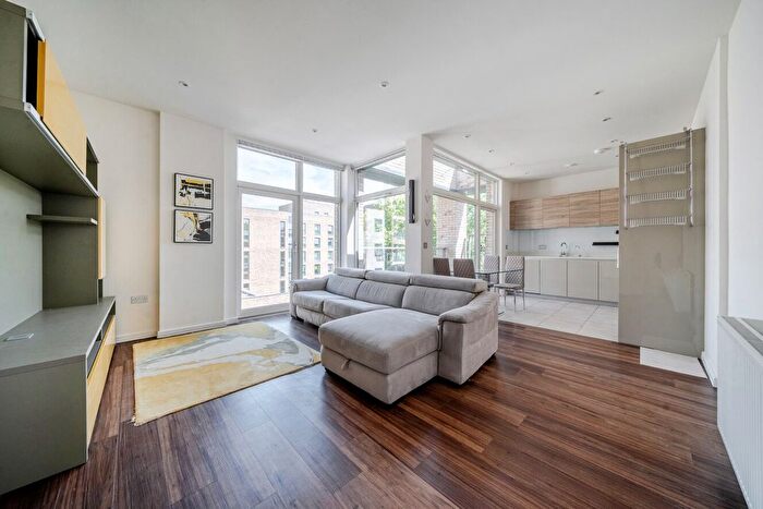 2 Bedroom Flat For Sale In Palmerston Road, Acton, London, W3