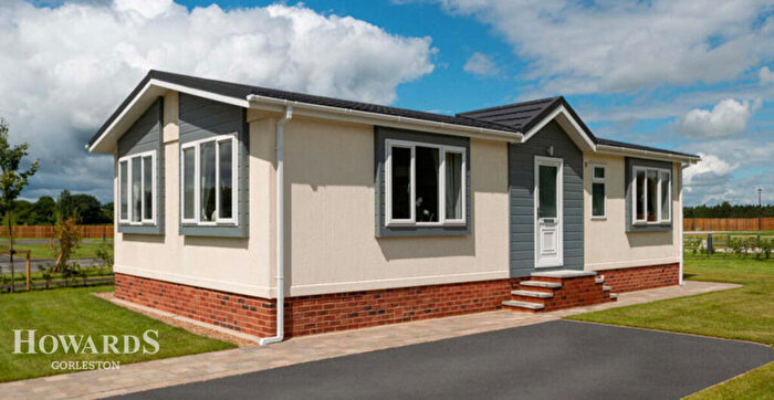 2 Bedroom Park Home For Sale In Belton Country Park, Stepshort, Belton, NR31