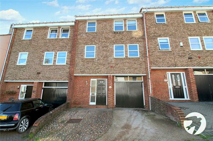 3 Bedroom Terraced House To Rent In Constitution Hill, Gravesend, Kent, DA12