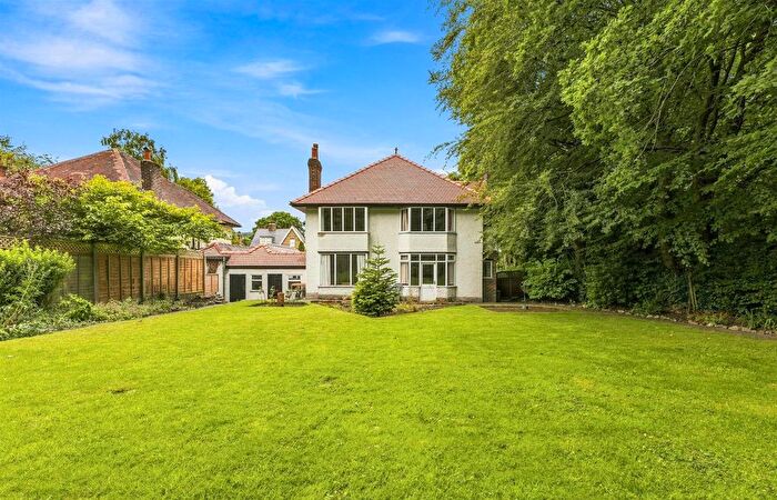 4 Bedroom Detached House For Sale In Macclesfield Road, Buxton, Derbyshire, SK17