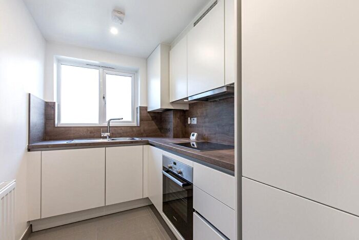 1 Bedroom Flat To Rent In Jerome Court, N11