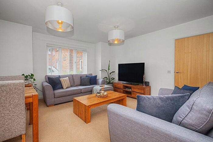 2 Bedroom Flat For Sale In Blue Mountains, Wallingford, OX10