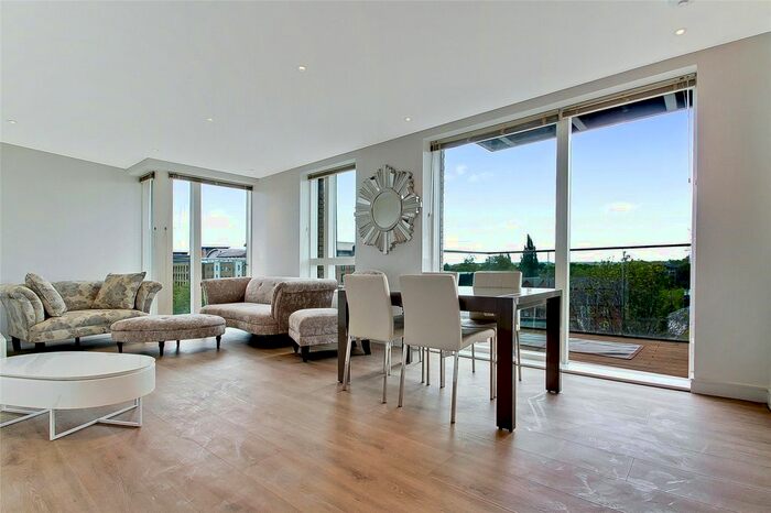 2 Bedroom Flat To Rent In Kempton House, Heritage Place, Brentford, TW8