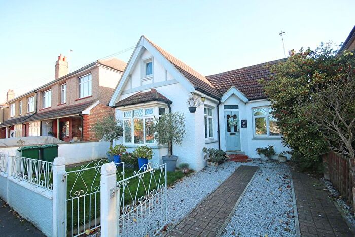 4 Bedroom Detached Bungalow For Sale In Wellington Road, Ashford, TW15