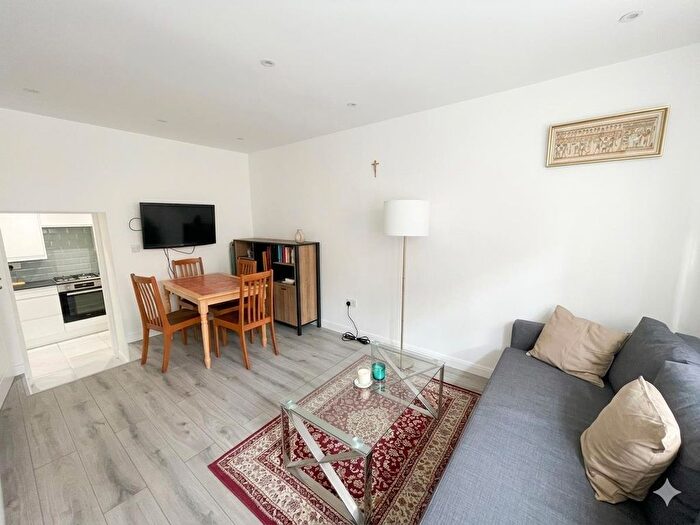 1 Bedroom Property To Rent In Regents Park Road, London, N3