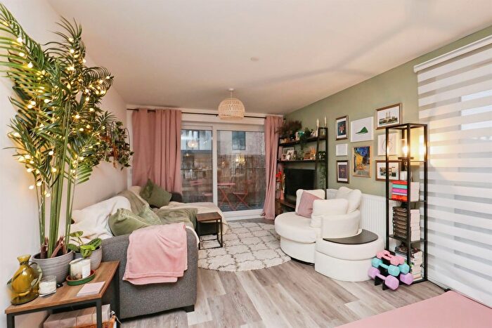 2 Bedroom Flat For Sale In Geoffrey Watling Way, Norwich, NR1