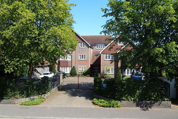 2 Bedroom Flat To Rent In St. Johns Road, Newbury, RG14