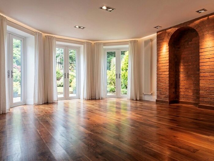 3 Bedroom Flat To Rent In Oakhurst, Sutton Coldfield, B74