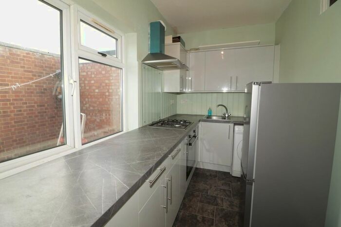 3 Bedroom Flat To Rent In Station Road, West Drayton, UB7