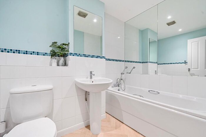 3 Bedroom End Of Terrace House For Sale In Atkinson Road, Hawkinge, CT18