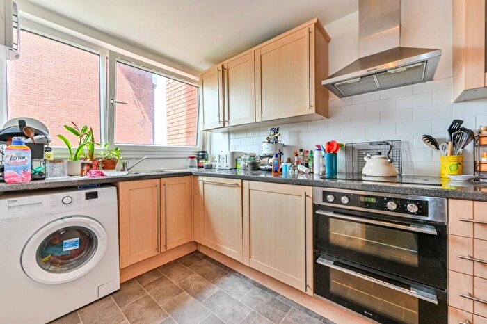 3 Bedroom Flat For Sale In Crayford Road, Tufnell Park, London, N7