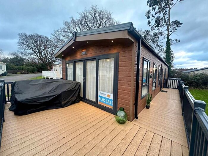 2 Bedroom Caravan For Sale In Perowne Way, Sandown, PO36