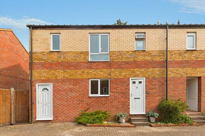 4 Bedroom Semi Detached House For Sale In Wisley Avenue, Bradwell Common, Milton Keynes, MK13