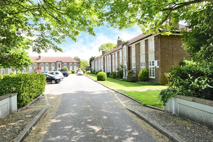 2 Bedroom Apartment To Rent In Portsmouth Road, Thames Ditton, KT7