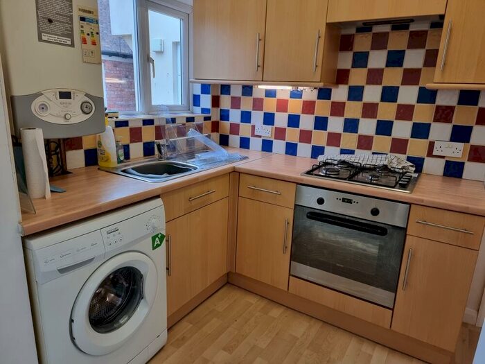 1 Bedroom Flat To Rent In Flat, , Victoria Park Road, Leicester, LE2