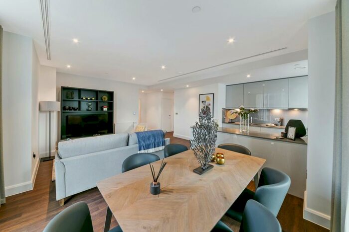 3 Bedroom Apartment To Rent In Sirocco Tower, Sailmakers, Canary Wharf, E14