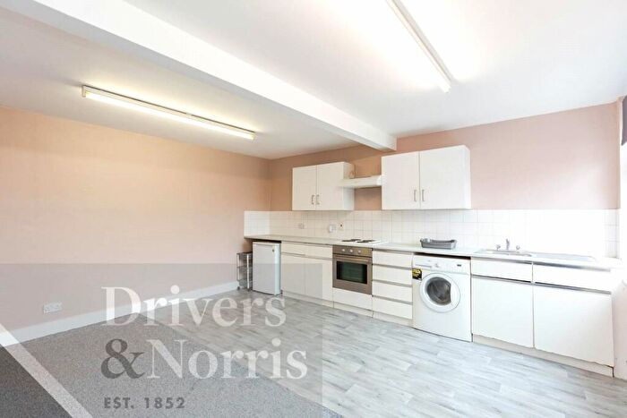 1 Bedroom Apartment To Rent In Holloway Road, Holloway, London, N7