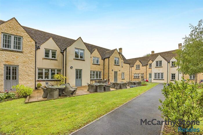 2 Bedroom Flat For Sale In Hawkesbury Place, Fosseway, Stow On The Wold, GL54