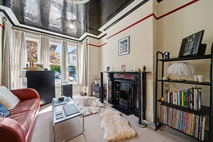 2 Bedroom Flat For Sale In Mill Hill Road, Acton, W3