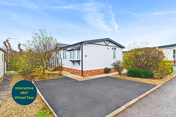 2 Bedroom Park Home For Sale In Barton Broads Park, Barton-upon-Humber, North Lincolnshire, DN18
