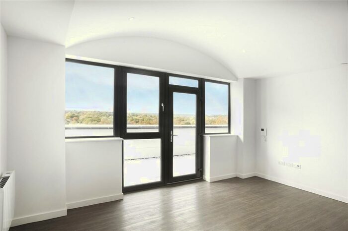 2 Bedroom Apartment To Rent In High Road, Whetstone, London, N20