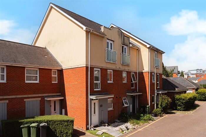 4 Bedroom End Of Terrace House To Rent In Parritt Road, Redhill, RH1