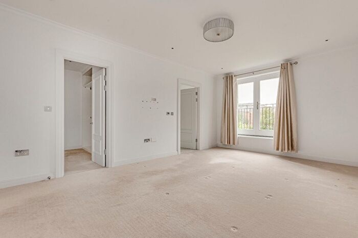 5 Bedroom Detached House To Rent In Barrons Chase, Richmond, TW10