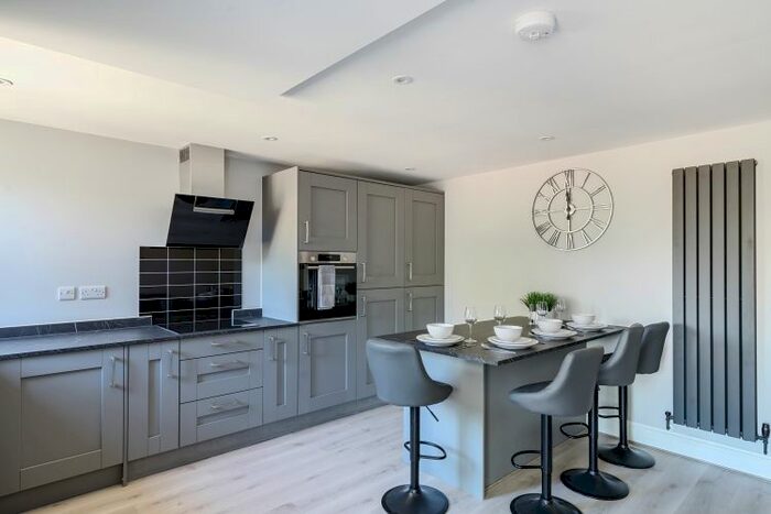 2 Bedroom Flat To Rent In Bladon Close, Oxford, OX2