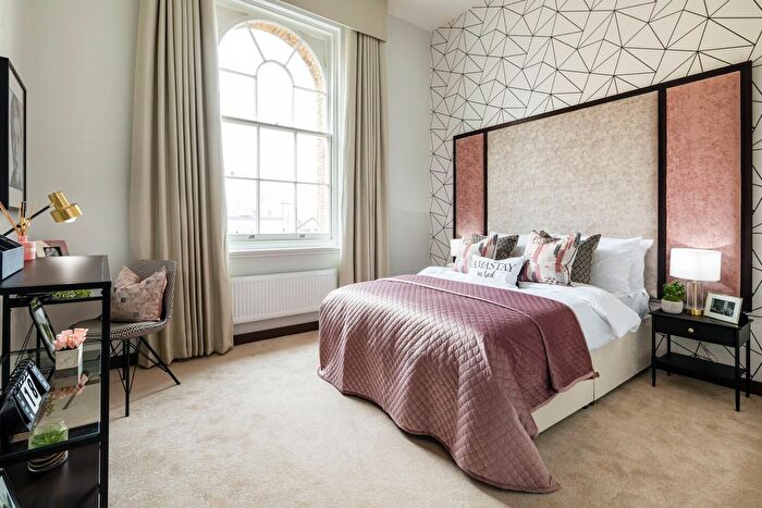 2 Bedroom Flat For Sale In Gun Hill Park, Hospital Road, Aldershot, GU11