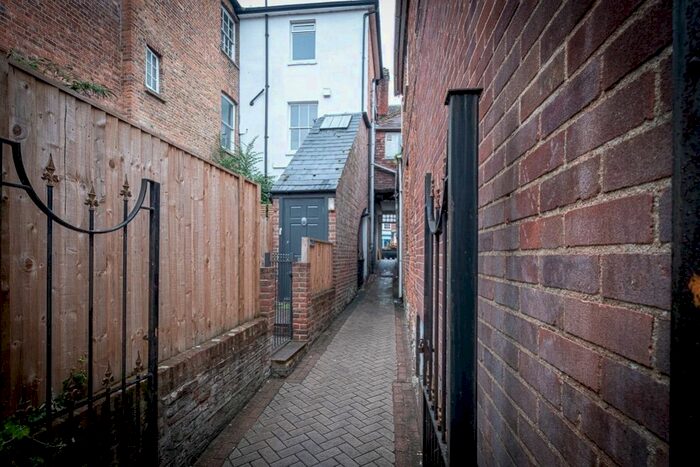 2 Bedroom Flat To Rent In The Borough, Farnham, Surrey, GU9