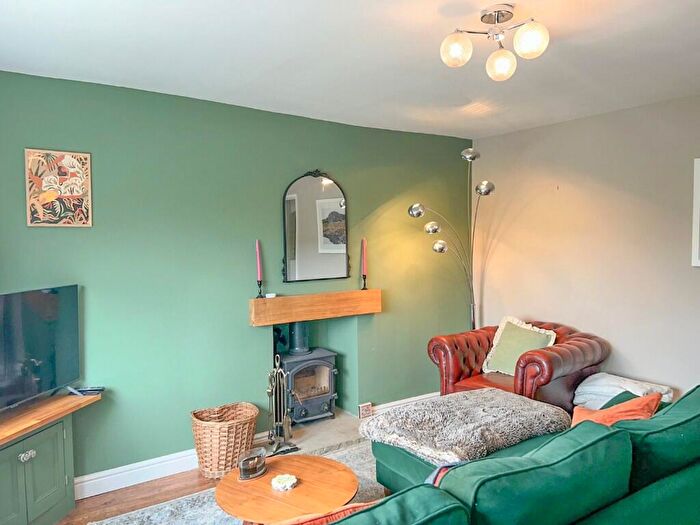2 Bedroom Cottage To Rent In Aire View, Cononley, West Yorkshire, BD20