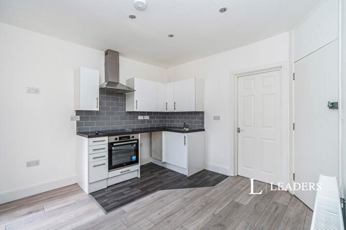 2 Bedroom Flat To Rent In Winchester Road, SO16