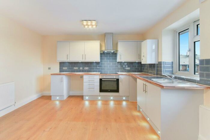 1 Bedroom Apartment To Rent In Nailsworth Crescent, Merstham, RH1
